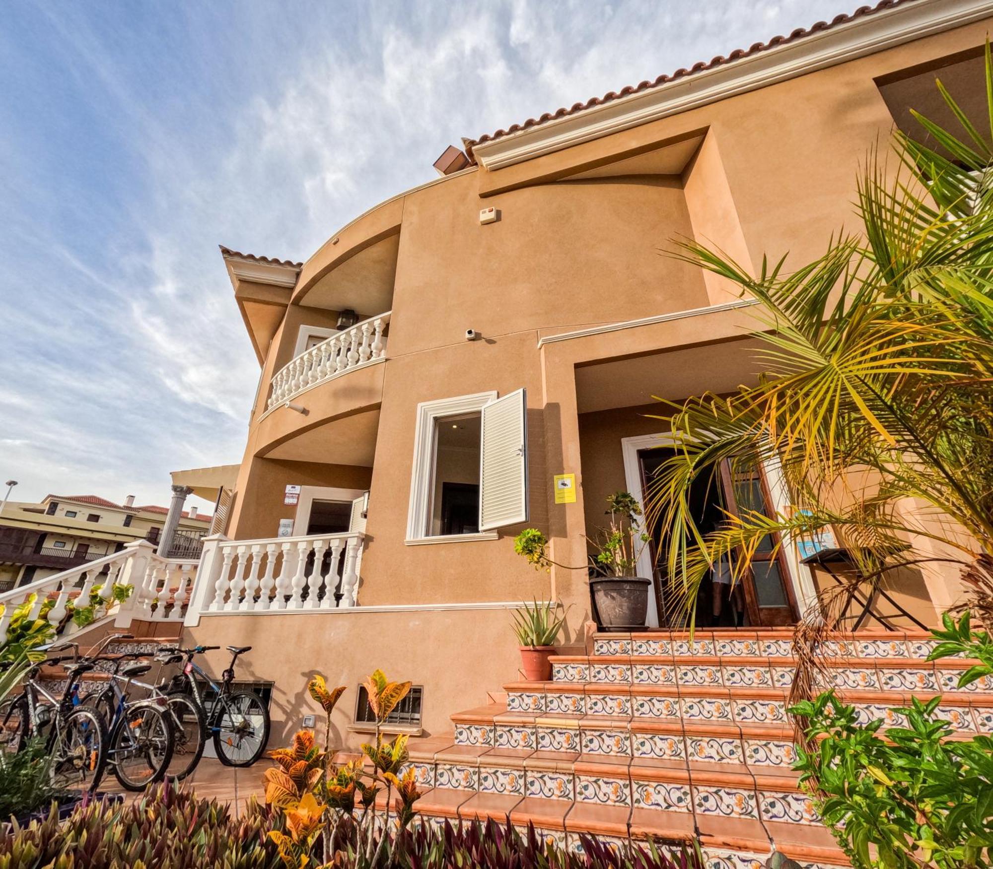 Duque Nest Hostel Costa Adeje  Exteriör bild